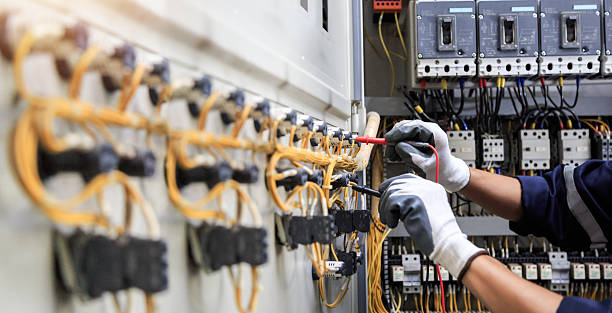 Professional Electrician technician working in New London, OH
